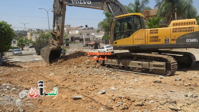   كفرقاسم - فيديو : واخيرا وبعد 25 عاما بلدية المحامي عادل بدير تبدا باعمال البنية التحتية والانارة والتزفيت في المنطقة الشمالية